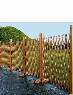 Expanding Wooden Fence - Mahogany