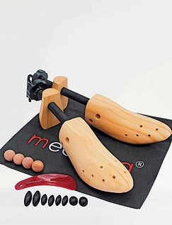 Pair of 2 Way Cedar Wood Shoe Stretchers MULTI